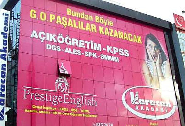 Cephe Brandası: Büyük format vinil baskı