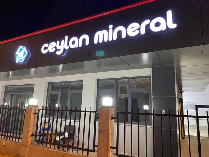 Ceylan Mineral: Illuminated channel letters · Composite facade