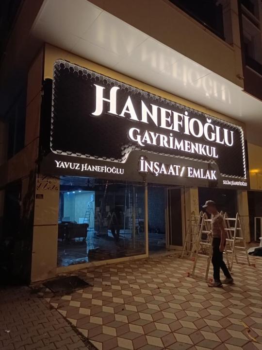 Hanefioğlu Gayrimenkul: Lightbox · Channel letters