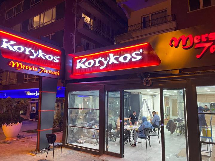 Korykos: Neon-effect channel letters