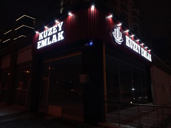 Kuzey Emlak: Illuminated channel letters · Spotlighting