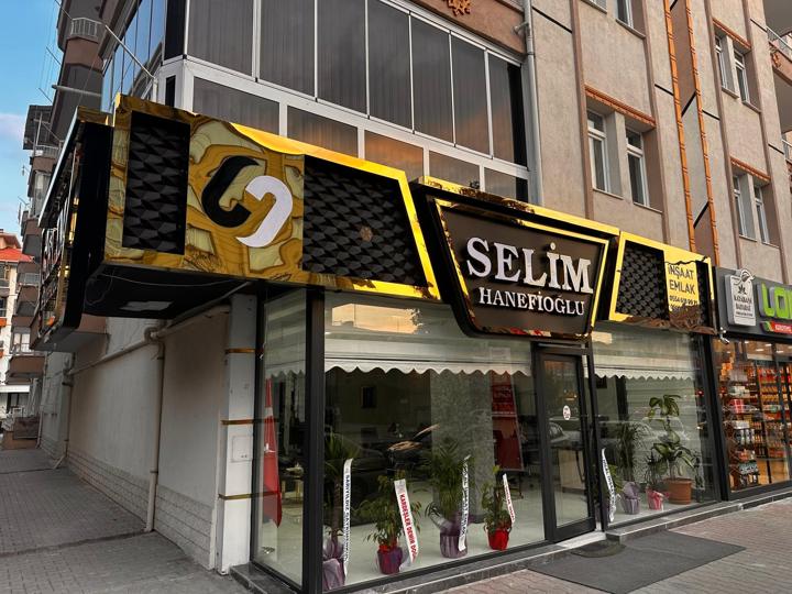 Selim Hanefioğlu Real Estate: Facade cladding · Mirror composite