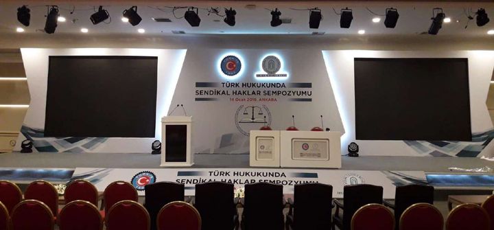 Sendikal Haklar Sempozyumu: Sahne · Çift LED ekran
