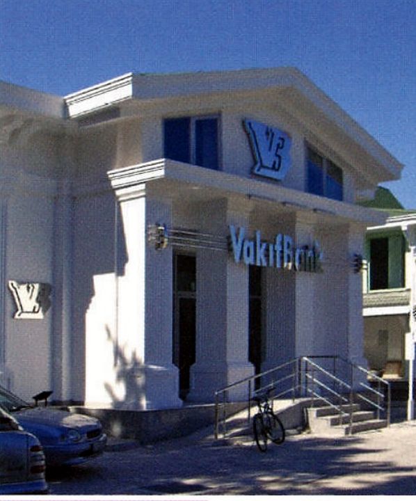 VakıfBank Bina: Bina cephesi · Logo ve kutu harf