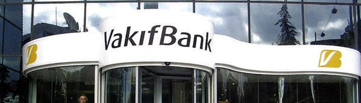 VakıfBank Şube: Kavisli giriş cephesi · Kutu harf